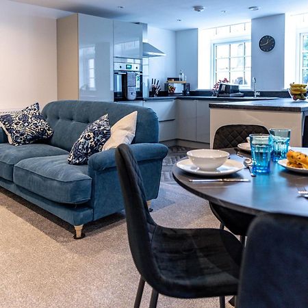 Stylish & Contemporary 2-Bed Townhouse - Parking - Wi-Fi - Netflix Apartment Worksop ภายนอก รูปภาพ