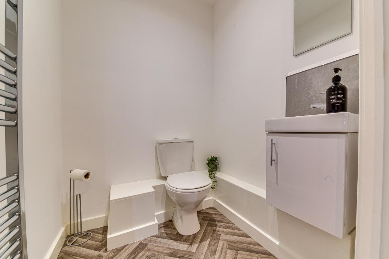 Stylish & Contemporary 2-Bed Townhouse - Parking - Wi-Fi - Netflix Apartment Worksop ภายนอก รูปภาพ