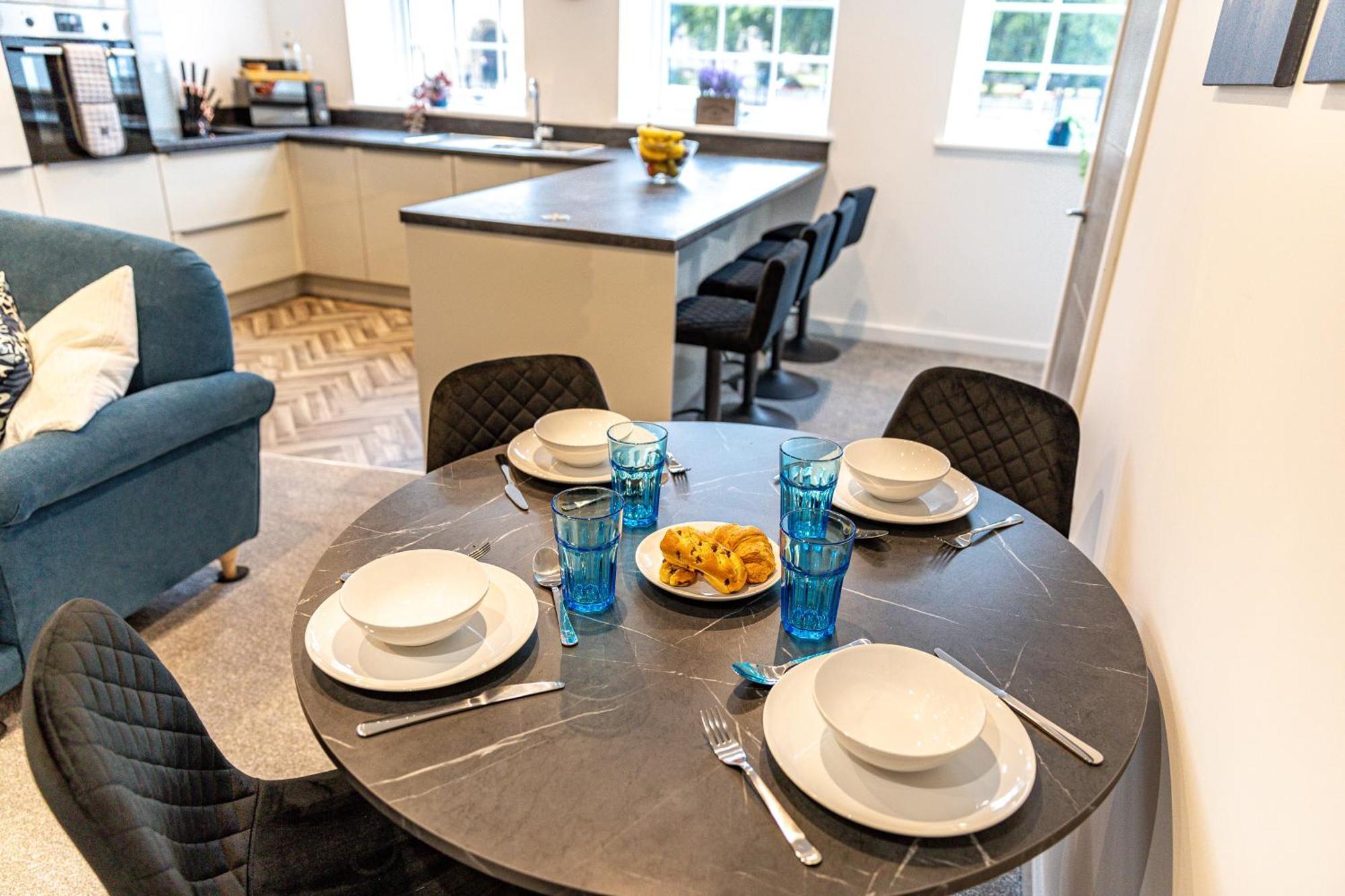 Stylish & Contemporary 2-Bed Townhouse - Parking - Wi-Fi - Netflix Apartment Worksop ภายนอก รูปภาพ